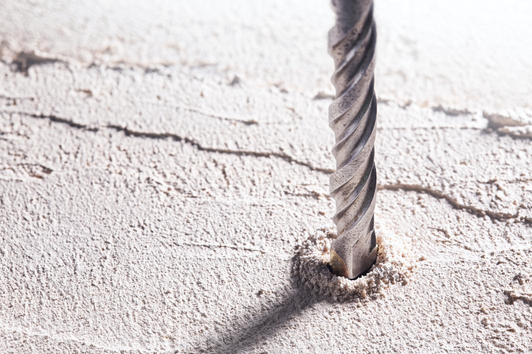 wiertło w betonie